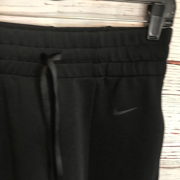 Nike black Capri with bottom snaps dri-fit - Picture 4 of 9